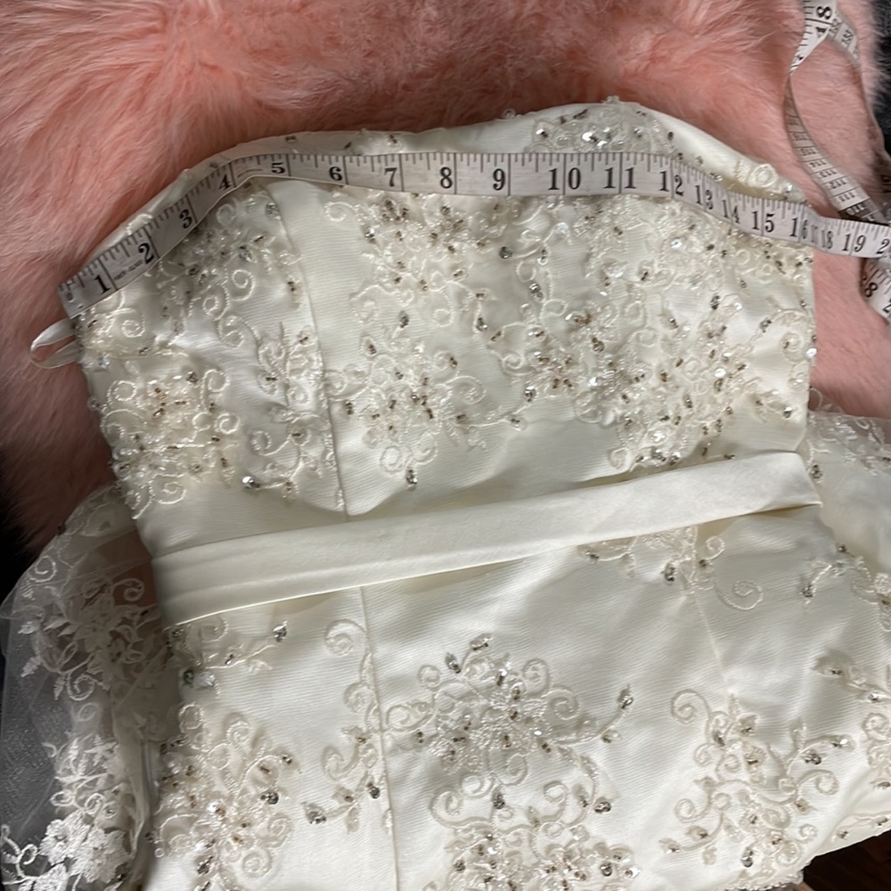 Wedding dress - Picture 4 of 11